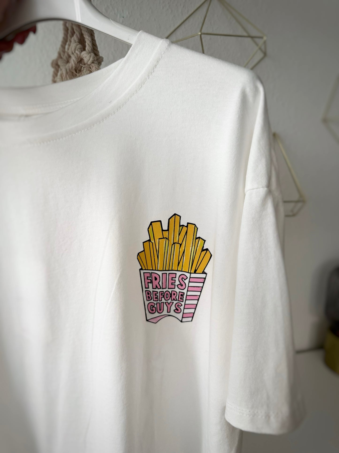 T-Shirt "Fries before Guys"